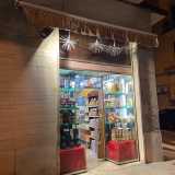 Ci spostiamo ora in viale Salandra 29, dove dal 1947 si trova la salumeria Visaggio. Il titolare per� non � interessato all�intervista...